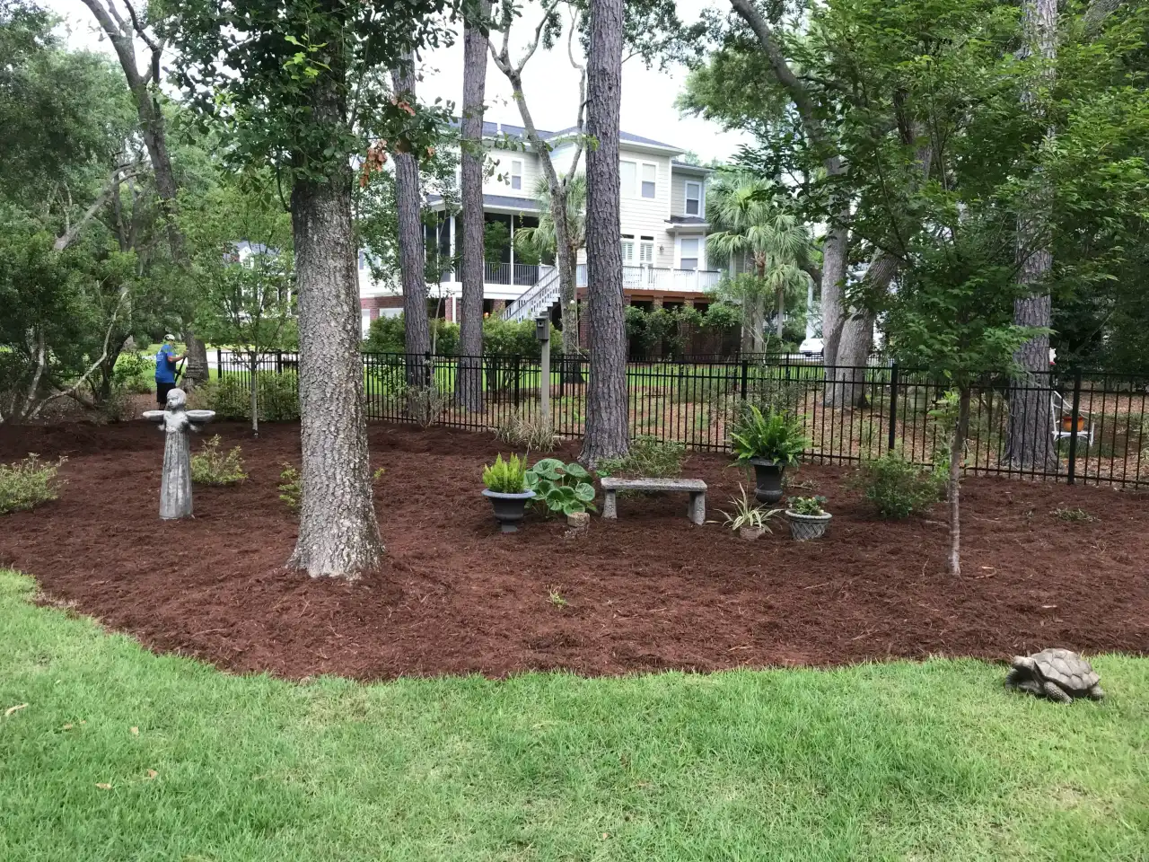 MULCH & PINE STRAW